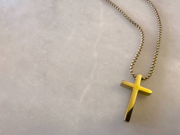 choix de bijoux croix chrétienne